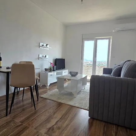 The Royal View 2 *