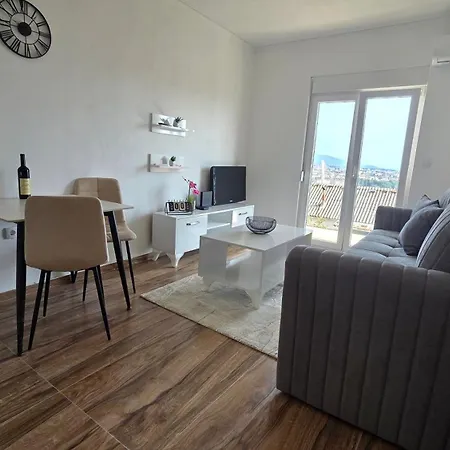 The Royal View 2 Apartment *